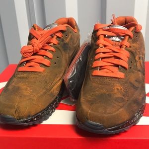 Nike Air Max 90 QS. Men’s size: 4. Women’s 5.5